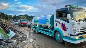 Setelah sebelumnya menyalurkan 18 ton bantuan kemanusiaan bagi warga terdampak bencana di Aceh, Sumatera Utara, dan Sumatera Barat. Pada Kamis, 18 Desember 2025, Tim Setkab bergerak menuju Kabupaten Aceh Tamiang dengan membawa lebih dari 50 truk tang