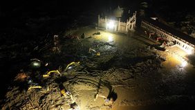 Pembersihan juga dilakukan pada malam hari