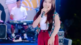 Diva Hani adalah penyanyi dangdut muda berbakat dari Blitar, Jawa Timur, lahir 17 April 2004, yang dikenal lewat lagu viral "Pindo Ah Ah" dan sering tampil bersama OM Savana, memulai karier sejak SMP, dan kini populer di media sosial serta panggung o