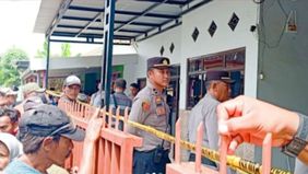 Kasus kematian tiga orang dalam satu keluarga di Kecamatan Besuki, Situbondo, hingga kini masih menyisakan tanda tanya besar. Peristiwa yang menggemparkan warga setempat itu belum terungkap sepenuhnya, sementara polisi masih mendalami penyebab dan mo