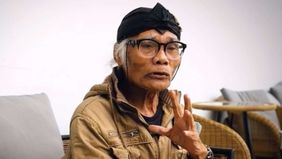 Rumah komedian Diding Boneng roboh akibat diterpa hujan deras yang mengguyur Jakarta.