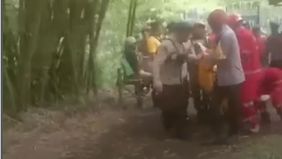 Berdasarkan informasi, korban diketahui bernama Baruna Resta Hamada (24), pemuda asal Desa Sukamukti, Majalaya, Bandung. Ia hanyut di Sungai Cimanuk yang melintasi Kampung Babakan Cimanuk, Desa Cibatu, Kecamatan Cibatu, Kabupaten Garut. Sebelum tengg