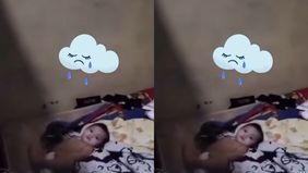 Sebuah video yang merekam kondisi seorang bayi perempuan berusia sekitar tiga bulan di Kota Makassar, Sulawesi Selatan, mendadak menyita perhatian publik. Bayi tersebut diduga ditinggalkan sendirian oleh orang tuanya di dalam kamar kos yang terkunci 