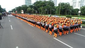 Dinas Lingkungan Hidup (DLH) DKI Jakarta menyiagakan 3.395 personel kebersihan untuk mengantisipasi lonjakan timbulan sampah saat perayaan malam pergantian Tahun Baru 2026. Langkah ini dilakukan untuk memastikan sampah tertangani cepat.