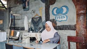 PT Permodalan Nasional Madani (PNM) membawa semangat ESG ini jauh lebih dekat ke masyarakat melalui penerapan tiga pilar keberlanjutan: pilar sosial, pilar ekonomi, dan pilar lingkungan, yang secara nyata memberi kontribusi pada peningkatan kualitas 