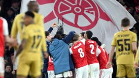 Tim tamu Villa, yang sempat mengalahkan Arsenal di Villa Park tiga pekan lalu, hanya bisa mencetak gol hiburan melalui kaki Ollie Watkins pada menit ke-90+4. Arsenal kini meraih enam kemenangan beruntun di semua kompetisi sejak kekalahan di Villa Par