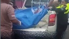 Jenazah Pengendara sepeda motor jenis Honda scoopy tersebut telah dievakuasi ambulance dan petugas kepolisian. Sementara Belum diketahui kronologi kejadian perihal kecelakaan tersebut