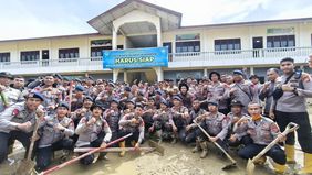 Kepala Kepolisian Negara Republik Indonesia (Kapolri) Jenderal Pol. Listyo Sigit Prabowo berharap aktivitas belajar mengajar di sejumlah sekolah di Kabupaten Aceh Tamiang, Provinsi Aceh, dapat kembali berjalan mulai 5 Januari 2026.