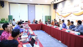 Otoritas Jasa Keuangan kembali mengundang kelompok pemberi dana atau lender Dana Syariah Indonesia (DSI) untuk membahas perkembangan pengembalian dana para lender yang telah dijanjikan pengurus DSI.
