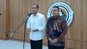 Menteri Transmigrasi M Iftitah Sulaiman Suryanagara menyatakan kementeriannya membuka kemungkinan menempuh jalur hukum apabila konflik lahan transmigran di kawasan Gambut Jaya, Jambi, tidak menemukan penyelesaian.
