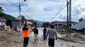 Banjir bandang dilaporkan terjadi sebanyak lima kali di kawasan Muaro Pisang Pasar Maninjau, Nagari Maninjau, Kecamatan Tanjung Raya, Kabupaten Agam, Sumatera Barat, sepanjang Kamis, 1 Januari 2026.