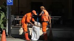 Usai perayaan Malam Tahun Baru 2026 bertema &ldquo;Jakarta Global City: From Jakarta with Love&rdquo;, Pasukan Oranye Dinas Lingkungan Hidup (DLH) DKI Jakarta langsung tancap gas membersihkan seluruh area publik.