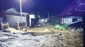 Badan Penanggulangan Bencana Daerah (BPBD) Kabupaten Agam, Sumatera Barat, menyatakan banjir bandang kembali melanda Pasar Maninjau, Nagari atau Desa Maninjau, Kecamatan Tanjung Raya pada Kamis dini hari, 1 Januari 2026.