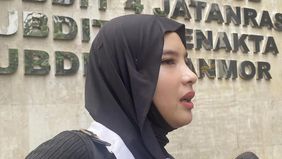 Pemilik kios yang menjadi korban kebakaran dalam peristiwa kerusuhan di kawasan Kalibata, Jakarta Selatan, mendatangi Polda Metro Jaya untuk memberikan keterangan kepada penyidik. 