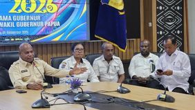 Gubernur Papua Mathius D. Fakhiri menegaskan Pemerintah Provinsi Papua tidak akan menerbitkan izin baru untuk pembukaan lahan perkebunan kelapa sawit, khususnya yang berpotensi merusak struktur tanah dan lingkungan hidup di wilayah Papua.