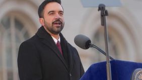 Wali Kota New York Zohran Mamdani pada hari pertama masa jabatannya langsung menandatangani perintah eksekutif untuk mencabut sejumlah kebijakan yang dibuat pendahulunya, Eric Adams.