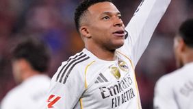 Cedera tersebut diketahui bermula pada awal Desember 2025, saat Mbappe merasakan ketidaknyamanan pada lututnya dalam pertandingan melawan Celta Vigo. Meski mengalami masalah, dia tetap memaksakan diri bermain hingga laga usai.