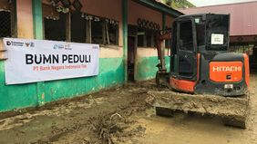 PT Bank Negara Indonesia (Persero) Tbk (BNI) melakukan pembersihan lumpur dan material sisa banjir bandang di fasilitas pendidikan yang terdampak bencana di Aceh Utara.