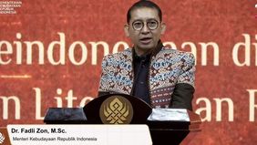 Menteri Kebudayaan Fadli Zon mendorong para ilmuwan, sejarawan, arkeolog, antropolog, serta sosiolog Indonesia untuk menuliskan hasil pemikiran dan temuan mereka agar kekayaan alam dan sejarah Indonesia terdokumentasi dari sudut pandang bangsa sendir