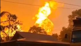 Sebanyak 10 orang mengalami luka-luka, sementara bangunan dan kendaraan ikut terbakar dalam ledakan pipa gas milik PT Trans Gas Indonesia (TGI) di Desa Batu Ampar, Kecamatan Kemuning, Kabupaten Indragiri Hilir (Inhil), Provinsi Riau, Jumat, 2 Januari