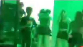 Sebuah rekaman video yang menampilkan perayaan malam pergantian Tahun Baru 2026 dengan pesta minuman keras dan dugem ramai beredar di media sosial.