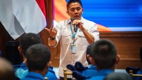 Sekretaris Kabinet Teddy Indra Wijaya menerima kunjungan siswa SMA Taruna Nusantara di Kantor Sekretariat Negara, Sabtu, 3 Januari 2026.