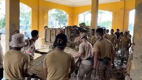 Praja Institut Pemerintahan Dalam Negeri (IPDN) mulai membersihkan sejumlah kantor di pemerintahan daerah Aceh, khususnya di Aceh Tamiang. Kegiatan ini dilakukan untuk mempercepat aktivitas dan pelayanan publik pascabencana.