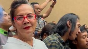 Sejumlah figur publik, mulai dari aktris senior Christine Hakim hingga pemengaruh Ramon Dony Adam yang dikenal dengan nama DJ Donny, menghadiri sidang perdana kasus dugaan korupsi yang menjerat mantan Menteri Pendidikan, Kebudayaan, Riset, dan Teknol