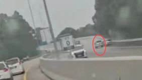 Kepolisian masih menelusuri identitas kendaraan roda empat yang terekam melaju melawan arah di ruas Tol Kunciran&ndash;Cengkareng (JKC) pada Sabtu, 3 Januari 2026.