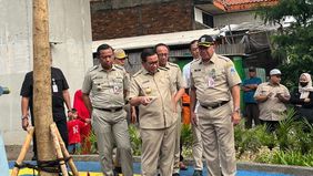 Gubernur DKI Jakarta, Pramono Anung meninjau langsung Taman Gapura Muka Cakung, Jakarta Timur, pada Selasa, 6 Januari 2026.