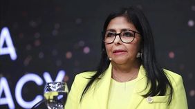 Delcy Rodriguez, yang menjabat sebagai Wakil Presiden sekaligus Menteri Perminyakan Venezuela, secara resmi dilantik sebagai presiden sementara pada Senin, menyusul penculikan Presiden Nicolas Maduro oleh Amerika Serikat pada Sabtu 3 Januari 2026.