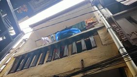 Seorang balita berinisial AC (3) dilaporkan terjatuh dari lantai dua rumahnya ketika orang tua tidak berada di rumah karena sedang menjemput anak yang lebih besar di kawasan Rawa Bunga, Jatinegara, Jakarta Timur.