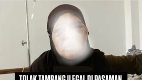 Nenek Saudah (68), warga Kecamatan Rao, Kabupaten Pasaman, Sumatera Barat, mengalami penganiayaan setelah mempertahankan lahannya dari aktivitas tambang emas ilegal. Ia dihajar hingga tak sadarkan diri dan harus dilarikan ke rumah sakit dengan kondis