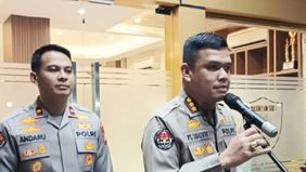 Kepolisian Daerah Metro Jaya menghentikan sementara proses pemeriksaan terhadap dr. Richard Lee, tersangka kasus dugaan pelanggaran perlindungan konsumen yang berkaitan dengan produk dan perawatan kecantikan, lantaran kondisi kesehatannya menurun.