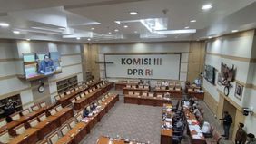 Komisi III DPR RI menggelar rapat bersama dua pakar untuk mendengarkan pandangan terkait upaya reformasi institusi Kepolisian Negara Republik Indonesia (Polri) meskipun DPR RI masih berada dalam masa reses.