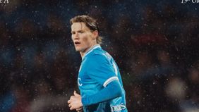 Tuan rumah sempat merayakan gol penyeimbang pada menit ke-72 melalui Rasmus Hojlund yang menyambar bola muntah di kotak penalti. Namun, gol tersebut dianulir setelah VAR menilai terjadi pelanggaran handball dalam prosesnya.