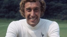 Dunia sepak bola berduka atas wafatnya legenda Tottenham Hotspur sekaligus mantan pemain tim nasional Inggris, Martin Chivers, yang meninggal dunia pada usia 80 tahun. Kabar duka tersebut disampaikan secara resmi oleh Tottenham Hotspur pada Kamis din