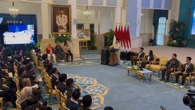 Menteri Pemuda dan Olahraga (Menpora) Erick Thohir menyampaikan laporan langsung kepada Presiden Prabowo Subianto dalam acara Pemberian Bonus Atlet SEA Games 2025 yang digelar di Istana Negara