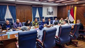 Sekretaris Kabinet Teddy Indra Wijaya menggelar pertemuan dengan sejumlah menteri serta Badan Pengaturan Badan Usaha Milik Negara (BP BUMN) untuk membahas penanganan dan pemulihan pascabencana di Aceh, Sumatera Utara, dan Sumatera Barat. 