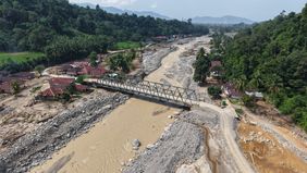 Sungai Batang Kuranji di Padang, Sumatra Barat, meluap hingga menyebabkan banjir bandang pada November 2025 lalu. Warga setempat bernama Asriluju bercerita, 11 rumah yang ada di sekitar Sungai Batang Kuranji hancur dan terbawa arus saat air meluap.
