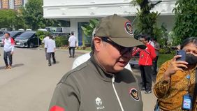 Ketua Umum Pengurus Besar Wushu Indonesia (PBWI) Airlangga Hartarto dan Ketua Umum Pengurus Besar Persatuan Angkat Besi Seluruh Indonesia (PB PABSI) Rosan Perkasa Roeslan menghadiri agenda pemberian bonus atlet SEA Games oleh Presiden Prabowo.