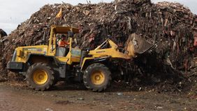 Lonjakan timbulan sampah saat musim buah di Pasar Induk Kramat Jati direspons cepat oleh Suku Dinas Lingkungan Hidup (Sudin LH) Jakarta Timur.