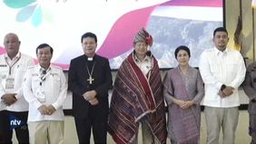 Huria Kristen Batak Protestan (HKBP) memberikan ulos istimewa 'Harungguan' kepada Utusan Khusus Presiden Bidang Energi dan Iklim Hashim Djojohadikusumo.