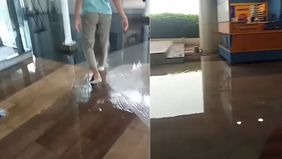 Hujan dengan intensitas tinggi yang mengguyur Kota Makassar pada Jumat, 10 Januari 2026, mengakibatkan lantai paling atas Mall Nipah tergenang air. Air hujan terlihat mengalir deras dan membanjiri area lantai, mengejutkan para pengunjung yang tengah 