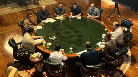 Prabowo Subianto bersama sejumlah menteri Kabinet Merah Putih mengadakan rapat terbatas 