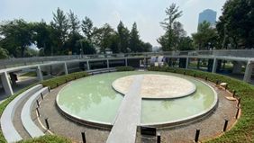 Kepolisian mendalami dugaan tindakan eksibisionisme yang dilakukan seorang warga negara asing (WNA) di kawasan Taman Literasi, Blok M, Kebayoran Baru, Jakarta Selatan, pada Sabtu, 10 Januari 2026, sekitar pukul 12.30 WIB.