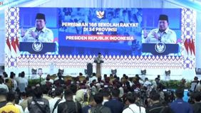 Prabowo Subianto mengaku terkesan melihat kemampuan siswa Sekolah Rakyat yang mampu berpidato dengan lancar menggunakan sejumlah bahasa asing. Kepala Negara bahkan menyatakan para pelajar tersebut berpeluang dikirim ke luar negeri.