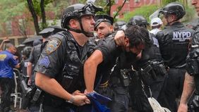 Ribuan orang turun ke jalanan di New York untuk menyuarakan penolakan terhadap sejumlah kebijakan pemerintahan Presiden Amerika Serikat Donald Trump. Aksi tersebut dilaporkan oleh seorang koresponden RIA Novosti dan berlangsung pada Senin, 12 Januari