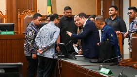 Majelis hakim Pengadilan Tindak Pidana Korupsi memerintahkan jaksa penuntut umum untuk menyerahkan daftar barang bukti serta laporan hasil audit Badan Pengawasan Keuangan dan Pembangunan (BPKP) atau dokumen audit keuangan lainnya kepada Nadiem.