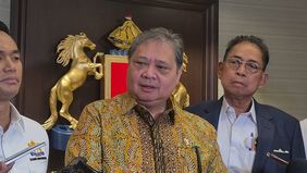 Menko Perekonomian Airlangga Hartarto merespons terkait ancaman Presiden Amerika Serikat Donald Trump mengenai tarif sebesar 25 persen bagi negara-negara di dunia yang menjalin hubungan perdagangan dengan Iran.